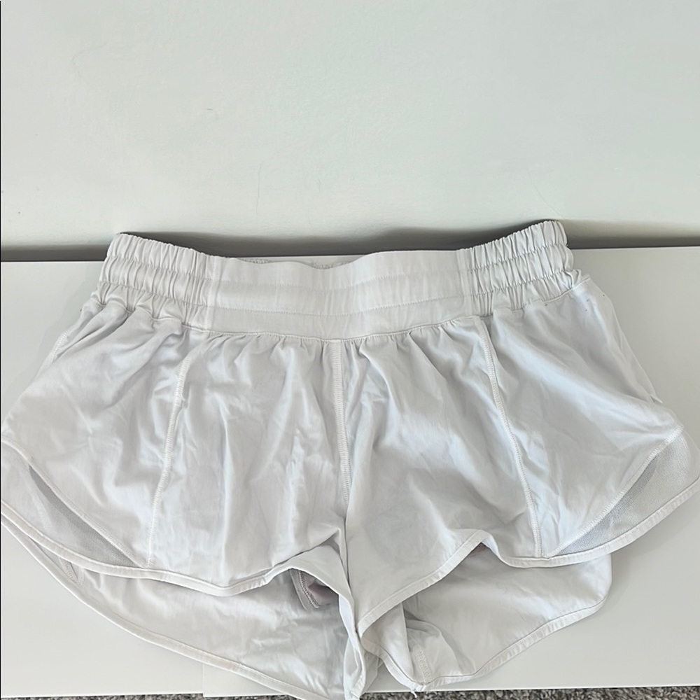 Women's White Lululemon Hotty Hot Shorts 2.5”
